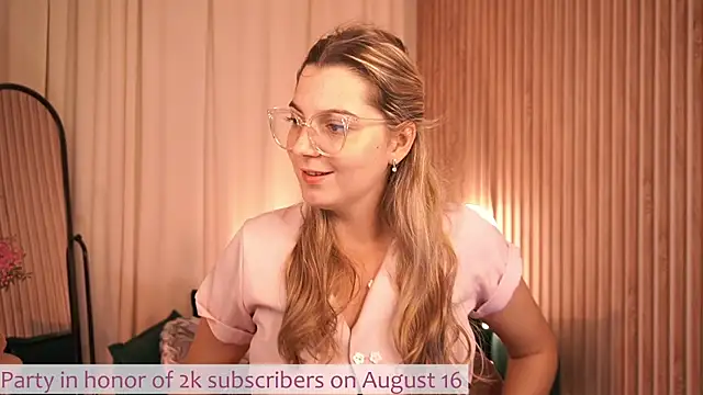 LucreciaStorm – Live XXX-chat