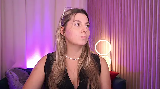 LucreciaStorm XXX чат на живо