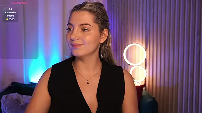 LucreciaStorm Chat XXX in diretta