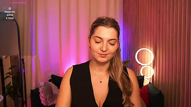 LucreciaStorm Chat XXX live