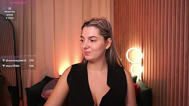 LucreciaStorm Chat XXX in diretta