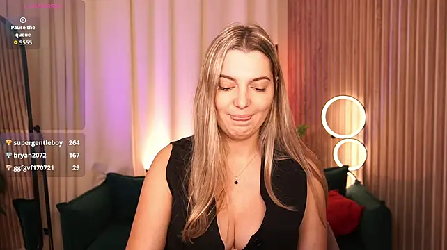 LucreciaStorm – Naživo XXX chat
