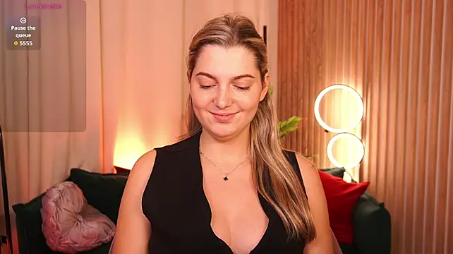 LucreciaStorm Adlı Modelin Canlı XXX Sohbeti
