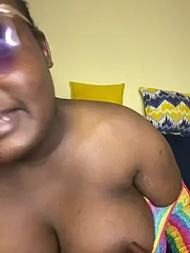 Bustyy_Bitch Chat XXX in diretta