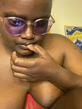 Bustyy_Bitch's Live XXX Chat