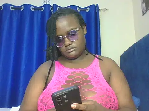Bustyy_Bitch Adlı Modelin Canlı XXX Sohbeti