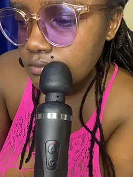 Bustyy_Bitch's Live XXX Chat