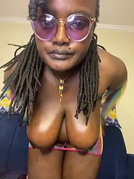 Show de Bustyy_Bitch na webcam