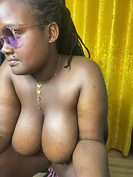 Bustyy_Bitch's Live XXX Chat