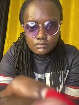 Bustyy_Bitch's Webcam Show