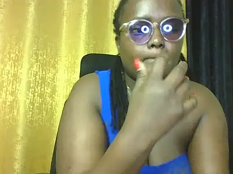 Show modela Bustyy_Bitch na web-kameri