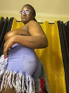 Show de Bustyy_Bitch na webcam