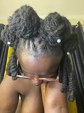 Bustyy_Bitch's Live XXX Chat