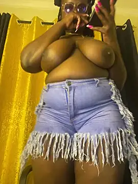 Bustyy_Bitch 在線直播表演