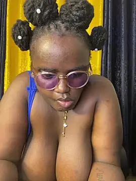Bustyy_Bitch's Webcam Show