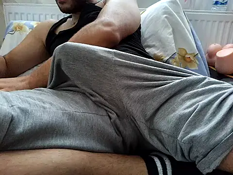 bigdickguy21cm Шоу с уебкамера