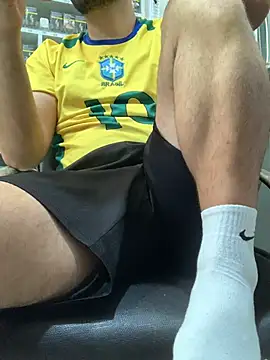 bigdickguy21cm webcam show