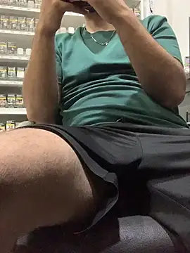 bigdickguy21cm Show in webcam