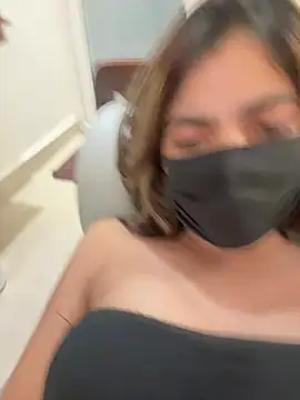 Miss_Pretty011's Webcam Show