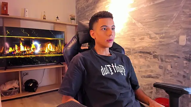 MathewAdamss' Webcam Show
