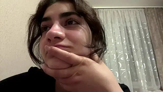 Ledi_Asthik webkamerás műsora