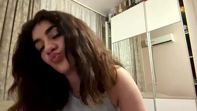 הופעת וובקאם של Ledi_Asthik