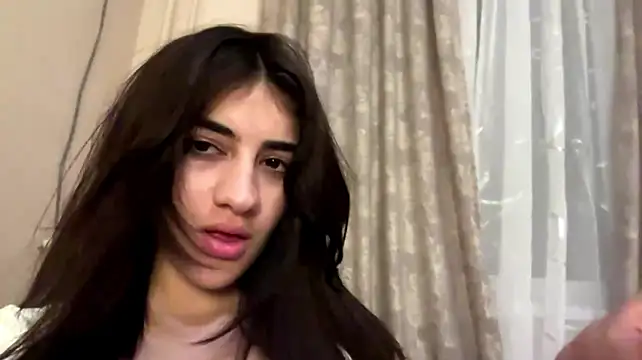 הופעת וובקאם של Ledi_Asthik