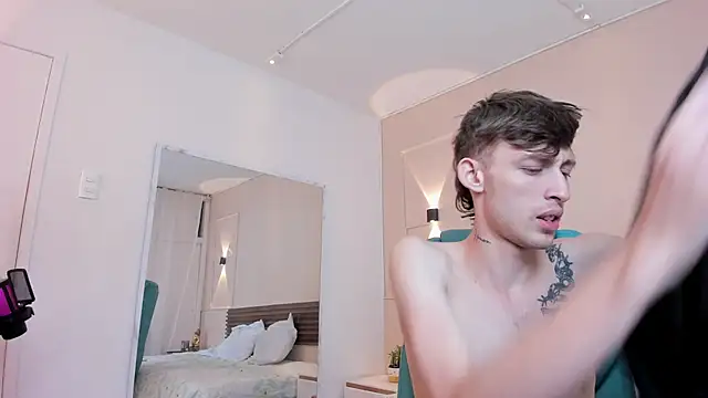 Max_saenz's Webcam Show