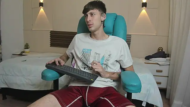Max_saenz's Webcam Show