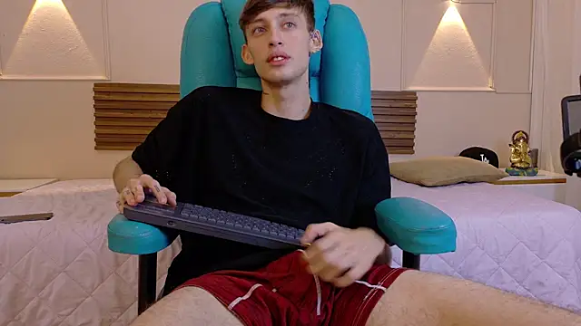Max_saenz's Webcam Show