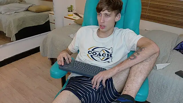 Max_saenz Show in webcam