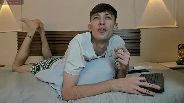 Show modela Max_saenz na web-kameri