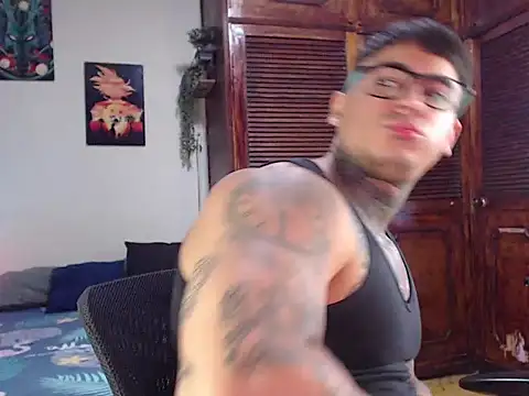 maxstroncm18 Show in webcam