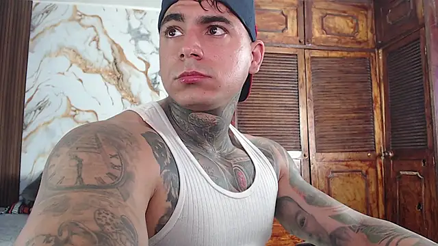 Show modela maxstroncm18 na web-kameri