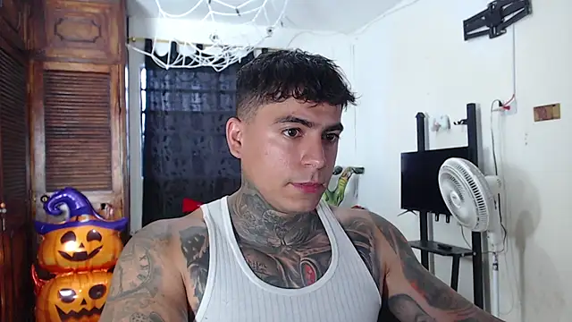 Show modela maxstroncm18 na web-kameri