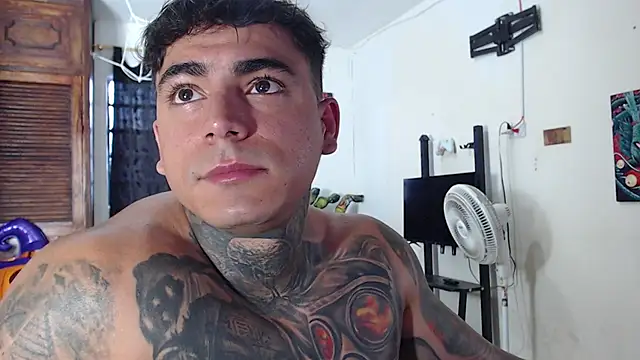 Show modela maxstroncm18 na web-kameri