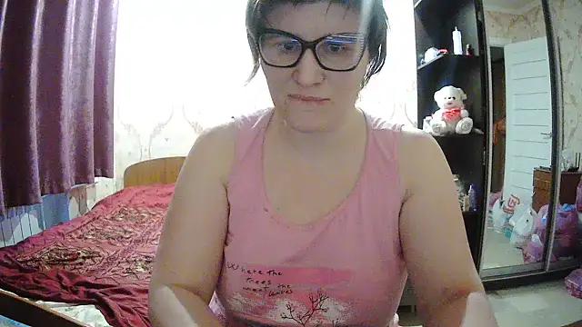 Jolinaha élő XXX-chatje