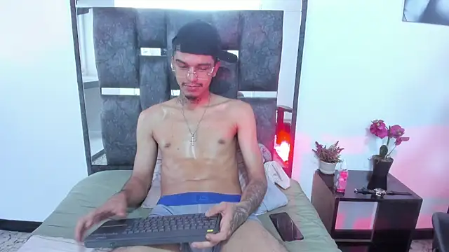 TAYSON_RIGGSX 在線直播表演