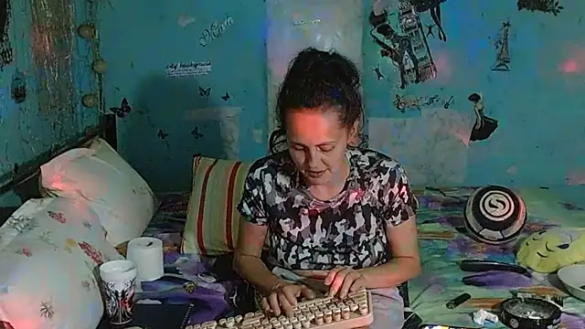 brighteyes77 Adlı Modelin Canlı XXX Sohbeti