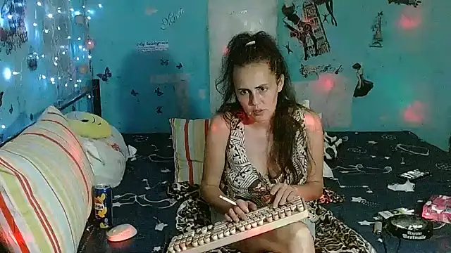 brighteyes77 Adlı Modelin Canlı XXX Sohbeti