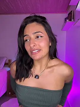Chatroom XXX en direct de NandaVixen