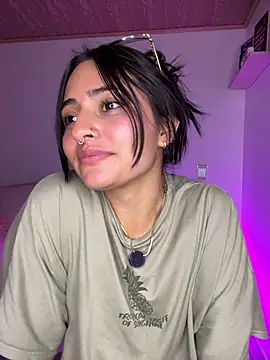 NandaVixen Chat XXX in diretta