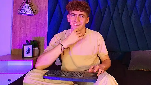Tyler_Mcrey Show in webcam