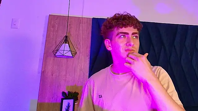 הופעת וובקאם של Tyler_Mcrey