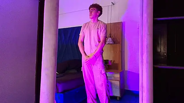 Show modela Tyler_Mcrey na web-kameri