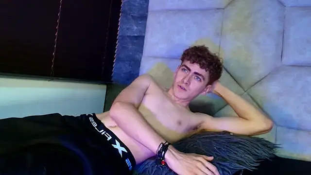 Show modela Tyler_Mcrey na web-kameri
