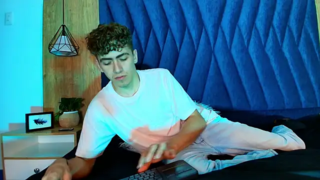 Tyler_Mcreyのウェブカメラショー