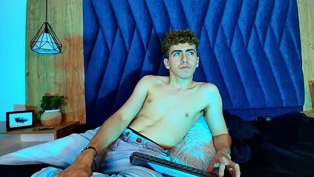 Show modela Tyler_Mcrey na web-kameri