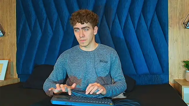 Tyler_Mcrey Show in webcam