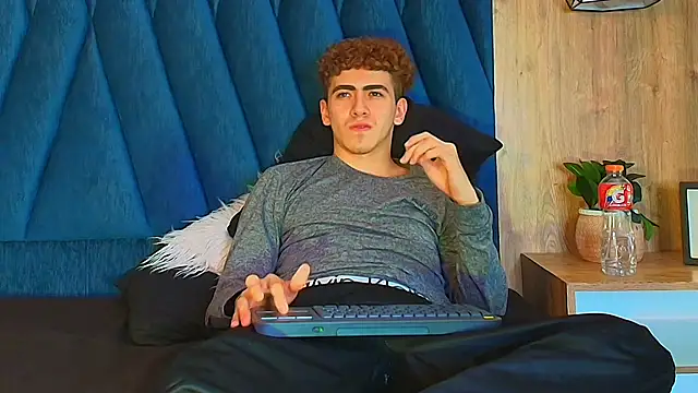 Tyler_Mcrey Show in webcam